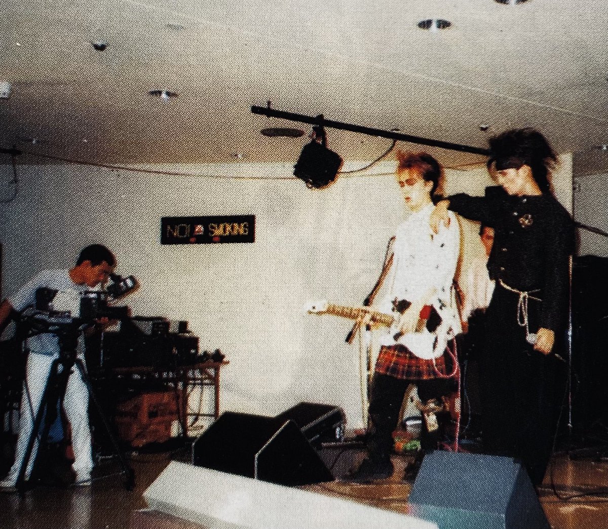 Limited_Night_'s tweet photo. BUCK-TICK
高崎BIBIホール
（1986年） https://t.co/vHjSVyAuKN