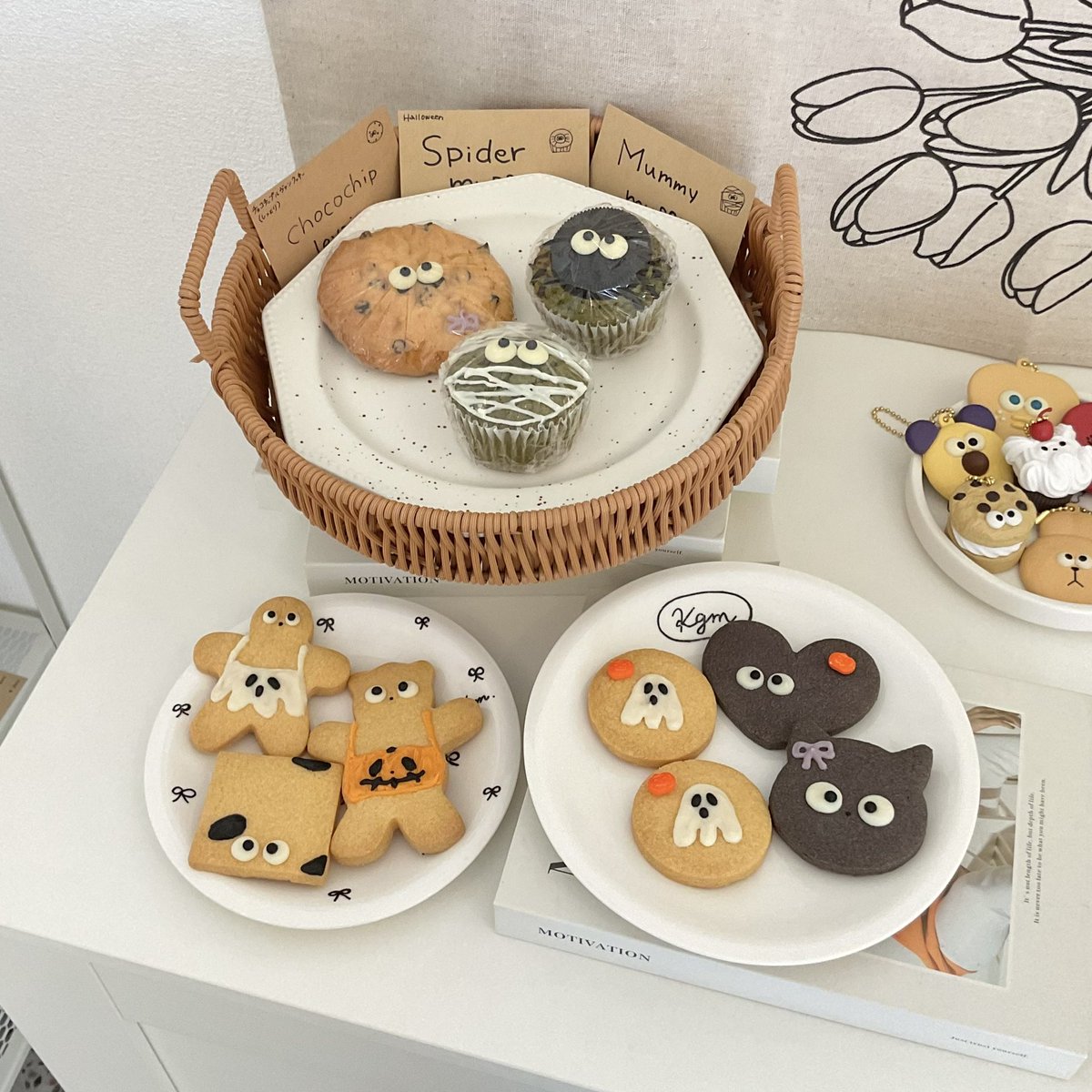 kogumaitancafe's tweet photo. 🎃ハロウィンメニューは11/1まで❣️
ビジューデコもご利用可能です💖

本日もお待ちしております🧸

#こぐまいたんカフェ #府中カフェ #中河原カフェ #推し活カフェ #オタ活 #韓国カフェ #ハロウィン #ハロウィンスイーツ #ハロウィンお菓子 https://t.co/MvaRxBnhcx