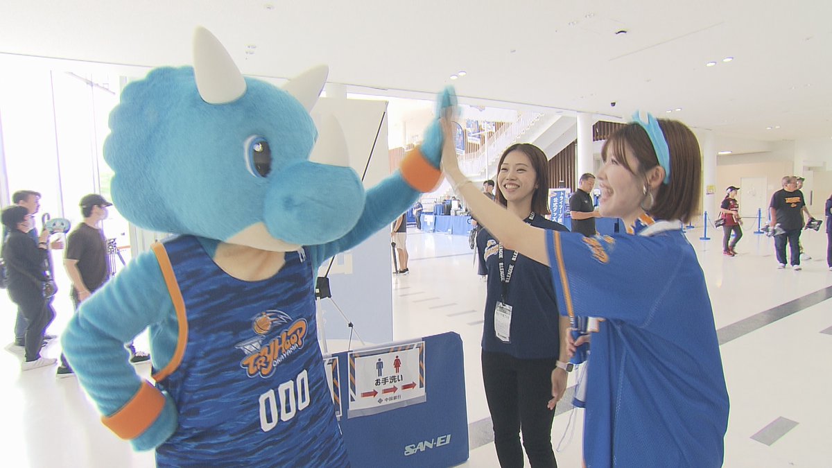 RSK_tv6's tweet photo. 10月9日(金)ごご3時49分~
「金曜ライブ いまドキッ!」
「いまコレ調査員」のコーナーでは、
🏀#トライフープ岡山 のホームゲームを徹底調査!
今シーズンから仕組みが変わったリーグで
初代王者を目指す「トライフープ岡山」の
ホームアリーナは、実は一大エンタメ空間!
絶品グルメに、熱~い応援スタイル!
トライフープ岡山のホームゲームの楽しみ方をご紹介します✨