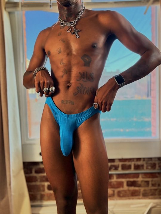 WatcherOnyx's tweet photo. #blue @jonnythetwunk https://t.co/cnXiEVt4Hk