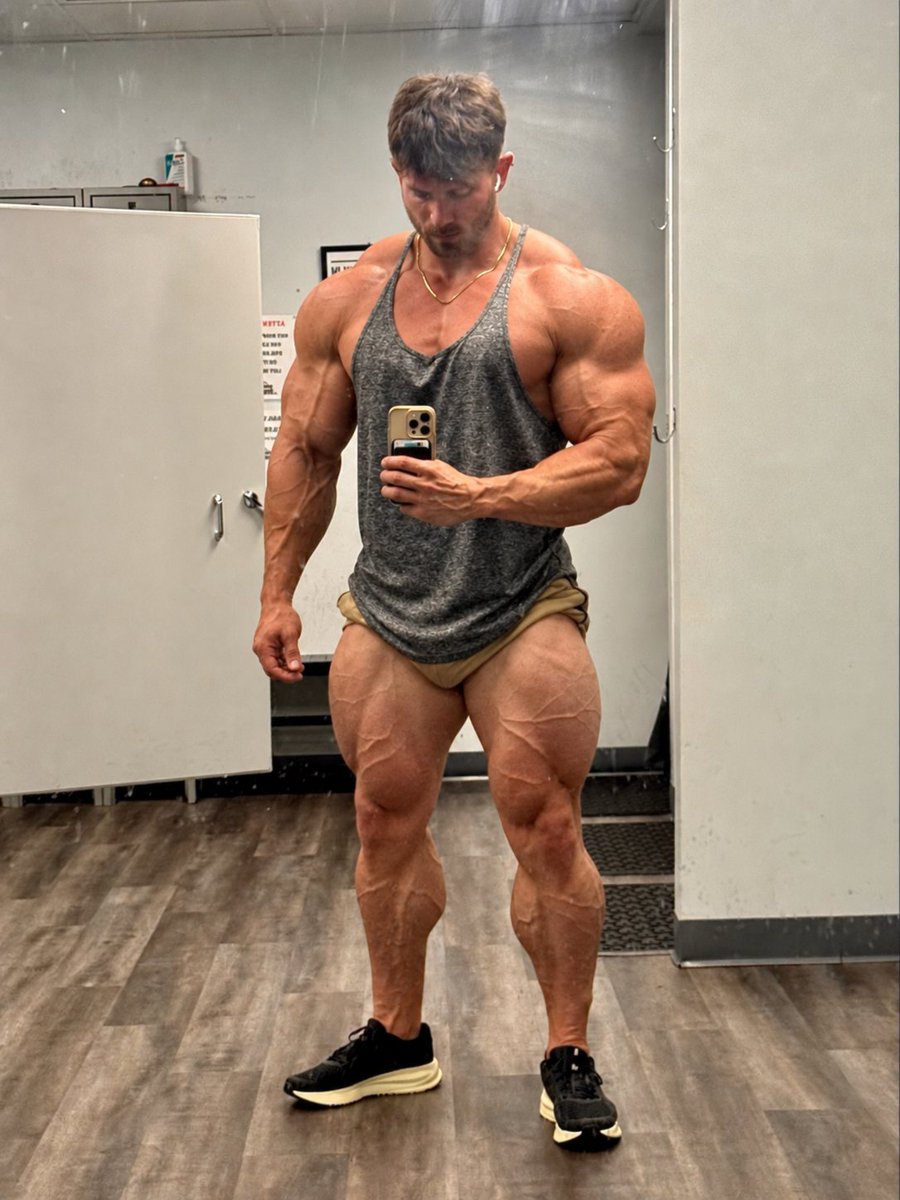 TheBeefLover's tweet photo. Looks like @JCron231 still has more room to fill out in those clothes. The more tributes he recieves, the bigger he becomes. 😈 (Maybe part 1 of 2?) https://t.co/BR0Lze19Cv