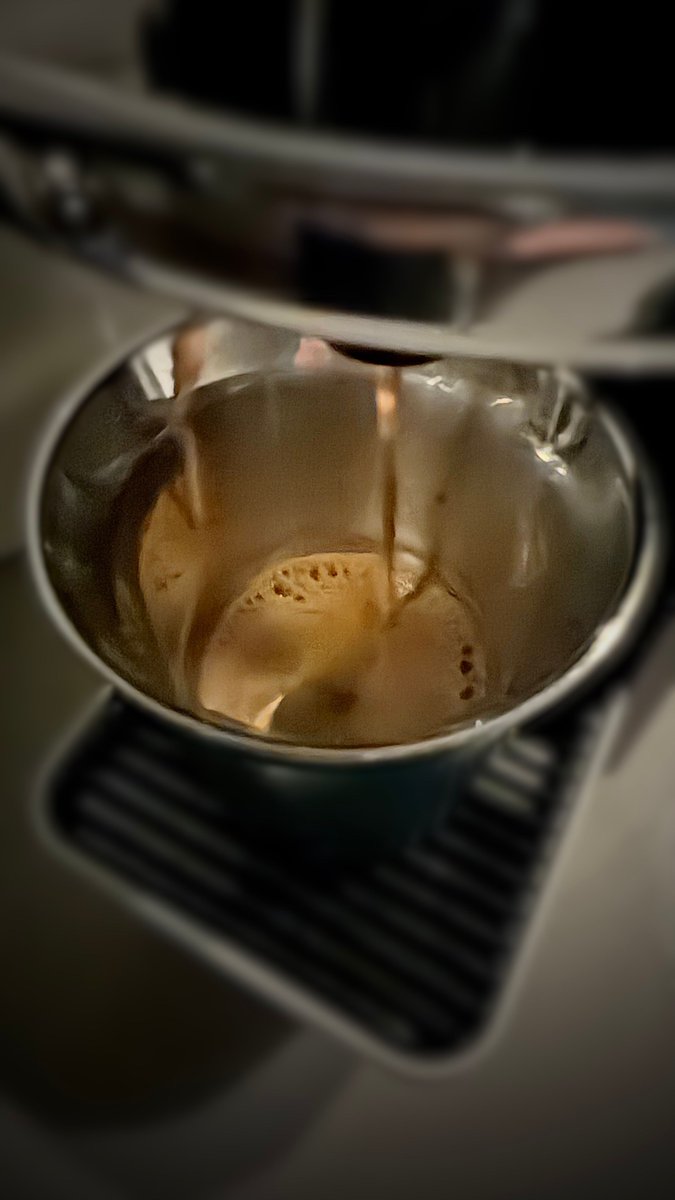 jonmac666's tweet photo. Guten Morgen…die Wochemitte beginnen wir mit einem #Venezia #Kaffee von @Nespresso, macht es euch so angenehm wie möglich, weil unangenehm wird es von selber 😉🤗☕️#whatelse #ShotOniPhone #iPhone17Pro #ACDsee https://t.co/ey7nNQGmsy