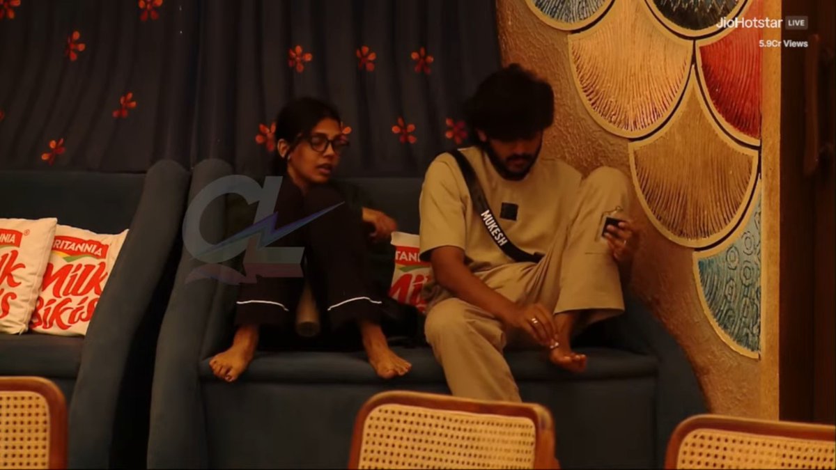 Rasigan_022's tweet photo. #ShaMu SHOWCASING WHAT A GENUINE BOND INSIDE THE BIGG BOSS HOUSE SHOULD LOOK LIKE.
More than an hour of conversation, completely about today’s game, strategy, and motivating each other. 🫂🔥
No unnecessary drama. No ego.
Just Friendship. Sportsmanship. Respect. ❤️🔥
#Shathiga × #Mukesh 🫰
#BiggBossTamil10 #BBTamil10