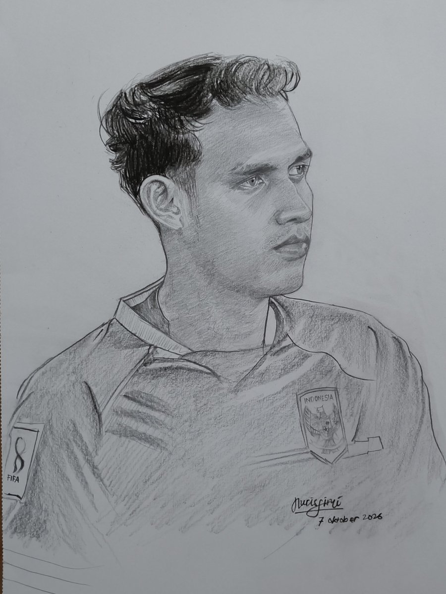 nurisfitri's tweet photo. pemain penting penentu indonesia. dia emang bukan pencetak goalnya juga bukan pemberi asistnya  tapi serangan indonesia bermula darinya. 

drawing pencils on paper
.
#EgyMaulanaVikri #TimnasIndonesia #FifaAseanCup #GambarPensil https://t.co/NzFz7FNk4B