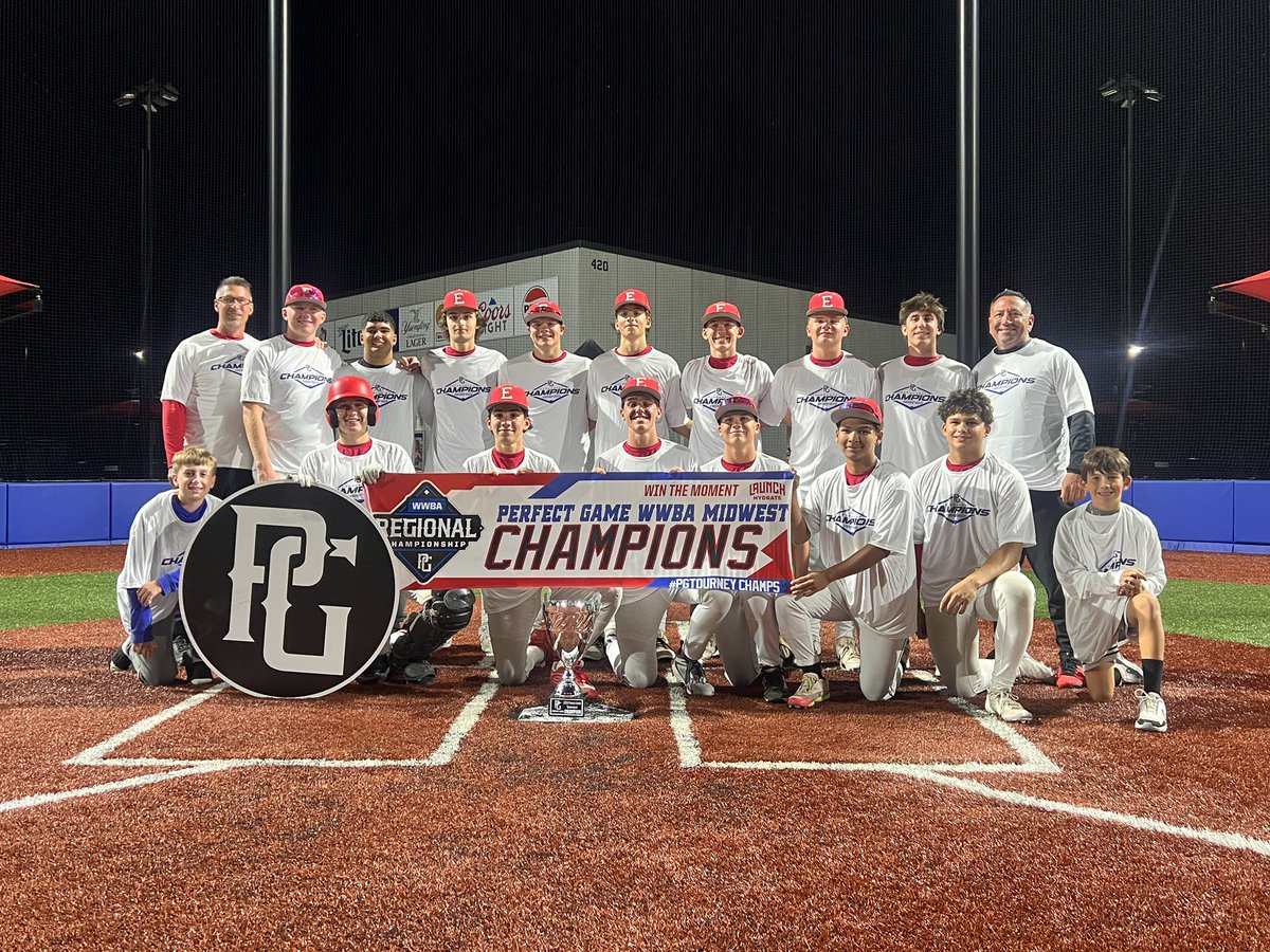 MasonLeiterman's tweet photo. Finished the fall strong winning MVP and MV-Pitcher this last weekend! @BHSHawkBaseball @teams_elite @EBTNWRecruit https://t.co/uEuWc6Ztah