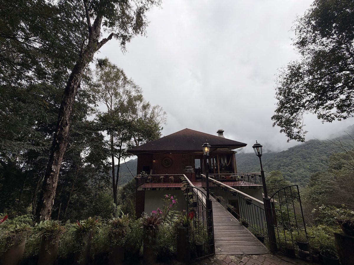 teetime5456's tweet photo. บรรยากาศ ปลายฝนต้นหนาว🌧️ https://t.co/EFgGjHTRka