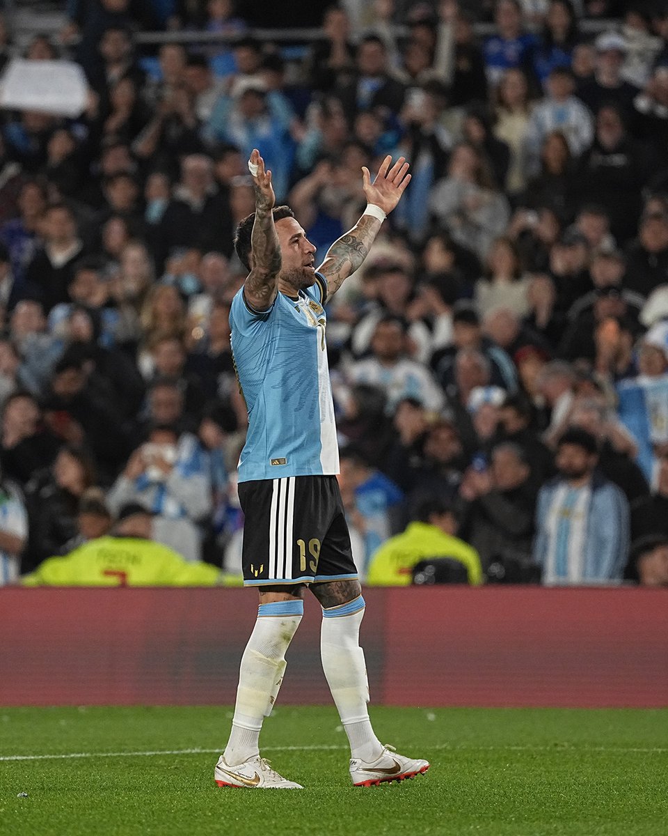 RiverPlate's tweet photo. 🫡 General @Notamendi30 🇦🇷🤍❤️🤍 https://t.co/3f0dZwFHrr