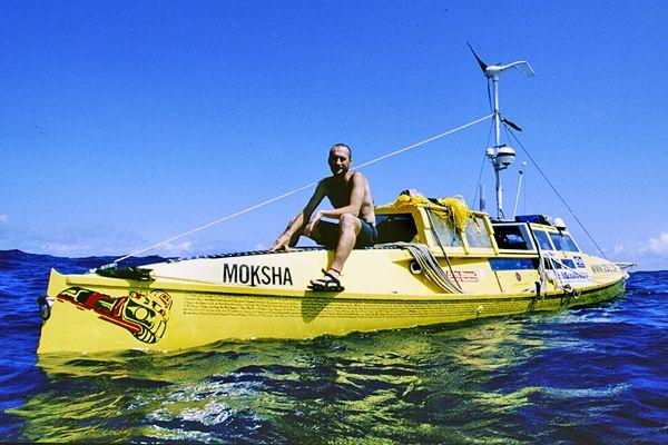 xPrinceJuba's tweet photo. 🌍 Today in History October 6, 2007

Jason Lewis made history on this day in 2007 when he completed the first human powered circumnavigation of the globe.

After setting out from Greenwich, England, in 1994, Lewis spent 13 years traveling more than 46,000 miles across five continents and two oceans using a bicycle, inline skates, kayak, rowing and a specially built pedal-powered boat called Moksha.

His journey included serious injuries, illnesses, storms, a crocodile attack and countless other challenges, but he refused to give up.

On October 6, 2007, Lewis finally returned to Greenwich, completing an extraordinary journey around the world without relying on engines or sails.

🚲🌊 13 years. 46,000+ miles. One incredible human-powered journey.

Today, we remember Jason Lewis and the determination it took to pedal, row, skate and crawl his way around the planet. 🌎