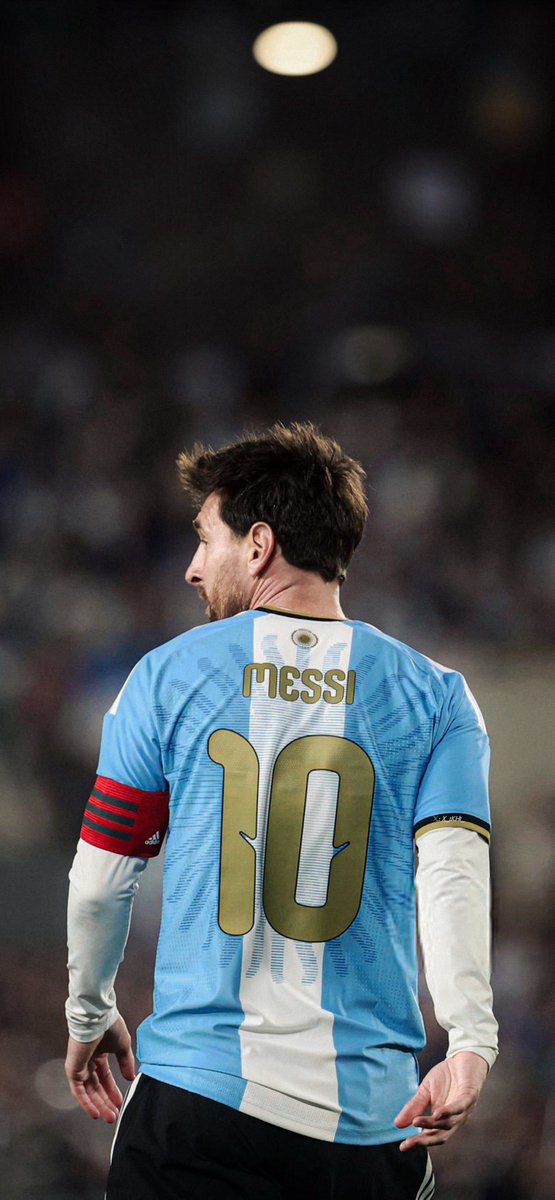 Juan_amembi14's tweet photo. Y si algún día alguien me pregunta qué significó Messi para mí, probablemente no encuentre las palabras exactas.
Porque Messi no fue simplemente mi ídolo.
Fue parte de mi historia.
Y algunas partes de la historia de uno no se despiden nunca.
Se guardan para siempre. https://t.co/9X9ekUlnoL