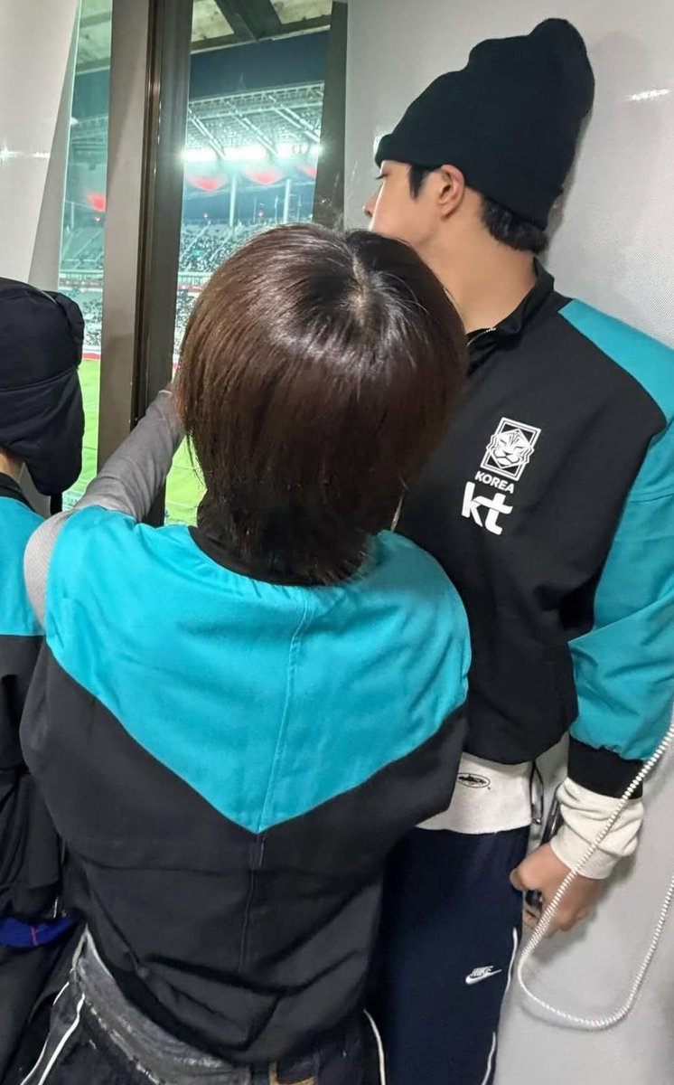 Eommtteungi's tweet photo. 이날 뒷모습 범접 불가 졸귀찌임 https://t.co/jAHPFlIMuQ