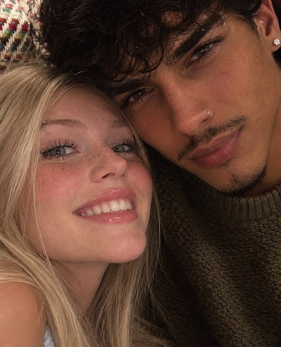 aurocbra's tweet photo. el mejor dúo:
elle a les cheveux blonde / chocolate de canela 

te quiero nigga https://t.co/R6qS4XaOZg