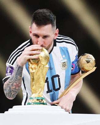 EPLworld's tweet photo. 🚨🚨 

ليونيل ميسي لزملائه: "بفضل زملائي في المنتخب، تمكنت من تحقيق حلم طفولتي."

"لقد جعلوني أصبح بطلاً للعالم." https://t.co/K1CdDgVCmH