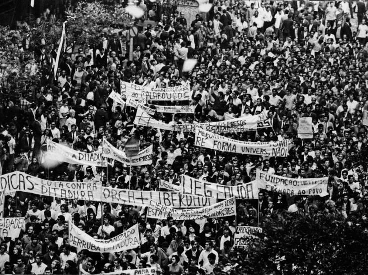miura__yuri's tweet photo. Somos um povo que resistiu a ditaduras, intervenções dos malditos ianques, exploração dos europeus, não vão ser uns fascistas sociopatas que vão apagar essa chama revolucionária que sempre aqueceu is corações da nossa juventude.
Amanhã vai ser outro dia! Lutemos por esse amanhã. https://t.co/f63Sr5yVje
