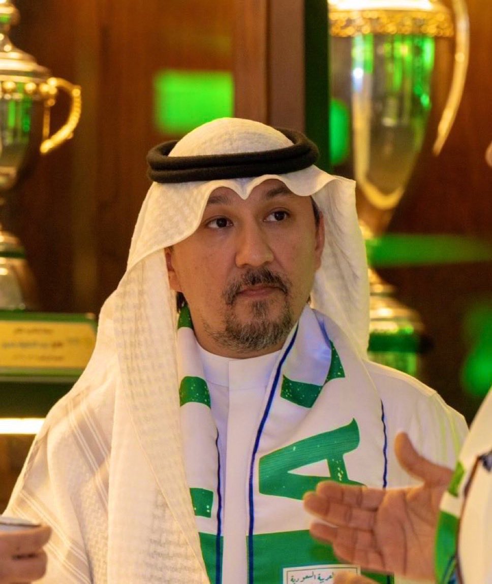 iuijn's tweet photo. جميع من اقترح تيفوهات المنتخب في بطولة الخليج العندليب بدر تركستاني 💚🥶

شكراً لاتوفي حقك ياكبير https://t.co/FDtYFGJGWf