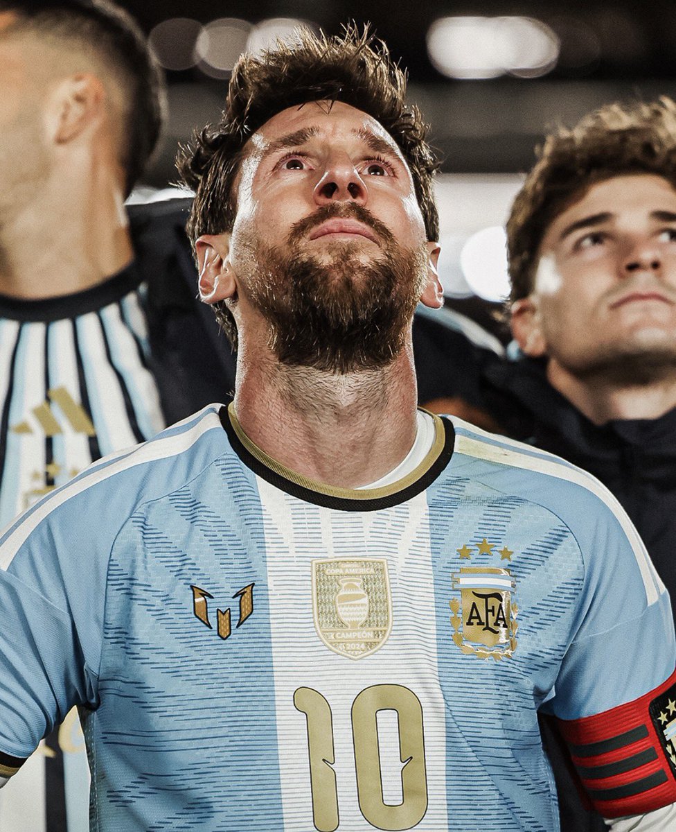 Messismo10's tweet photo. Yo vi jugar a Messi. https://t.co/XBjjzcLliB