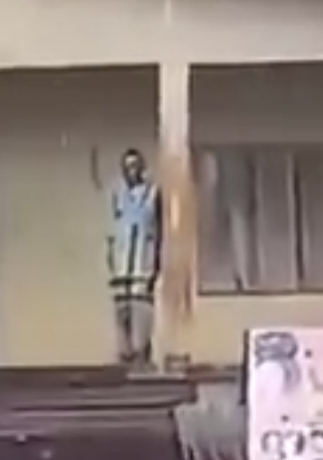 LuciTon999's tweet photo. @originalproflle Who’s this guy? Why’s he so chill https://t.co/Ft3mP1Snvf