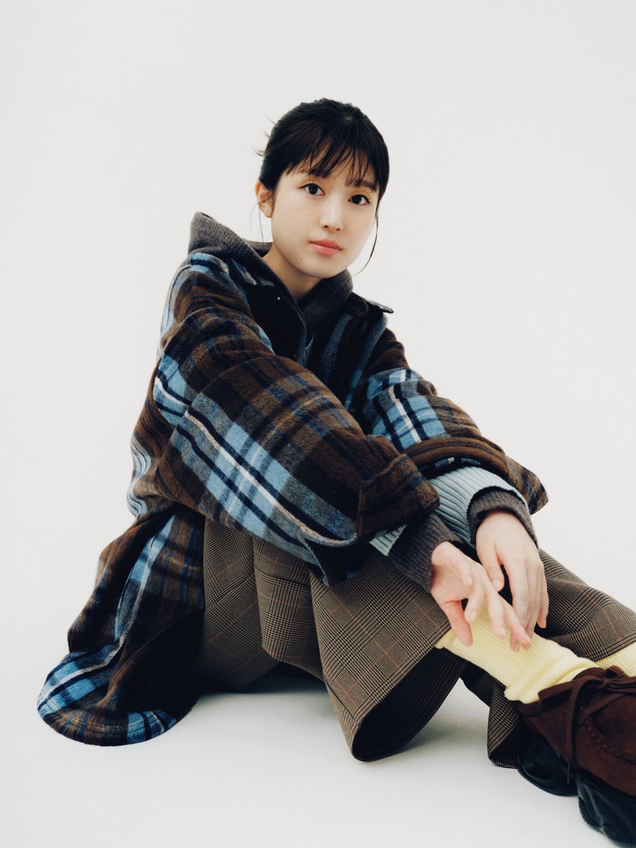 LEPSIM's tweet photo. ／
LEPSIM冬ビジュアル解禁✨
#福本莉子 さんが着るウインタースタイル
＼
「冬のシンプルに、ときめきを。」
あたたかく、纏うだけで心が華やぐ大人スタイリングをご提案❄️

本日10/8(木)より全国の店舗＆特設サイトで公開！
ぜひお近くの店舗でご覧ください🛒
https://t.co/R82Ny3rZn3
#LEPSIM #レプシィム #冬服
