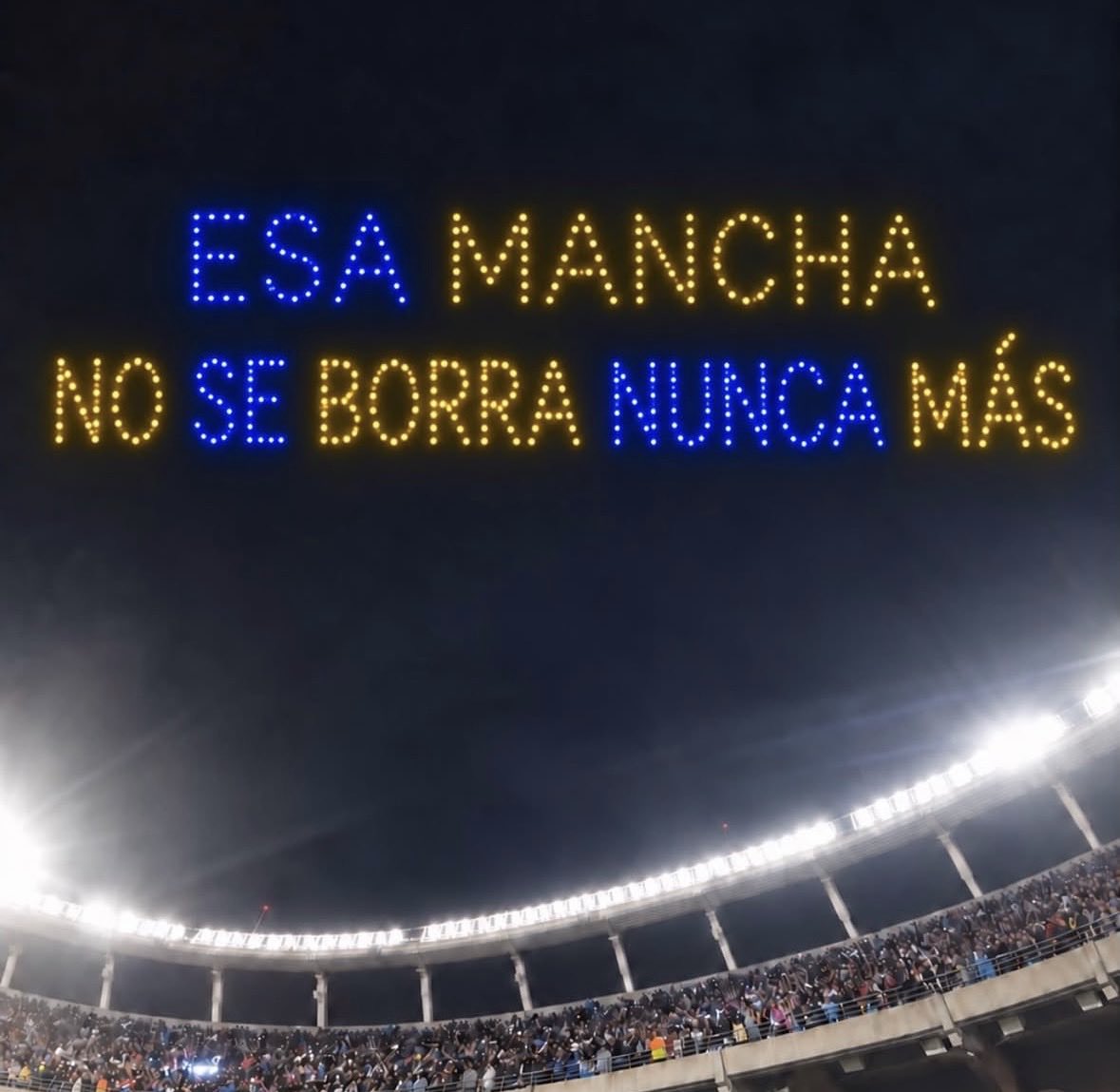 abitiquita's tweet photo. nooo que hacia el show de drones https://t.co/xEbv7gTQGH