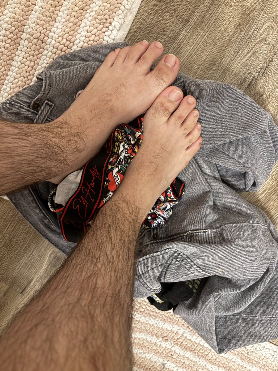 gonzfdr's tweet photo. #fypシ゚viral #feetworshi̇p #men #mlm https://t.co/6vfMztd9Bv