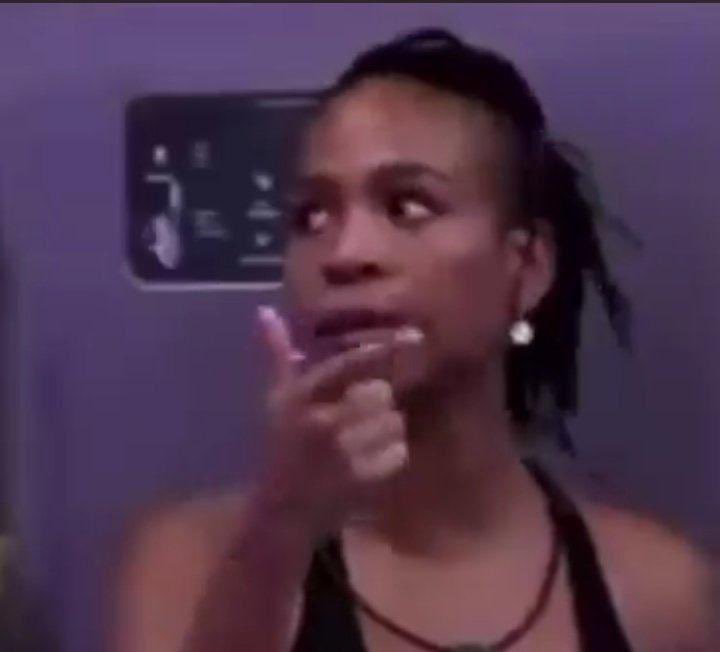 smour44's tweet photo. Poxa Giovanna, na treta com a darlin a Monica faltou cuspir na sua cara #RoçaAFazenda #AFazenda https://t.co/NZZLMuMzFt