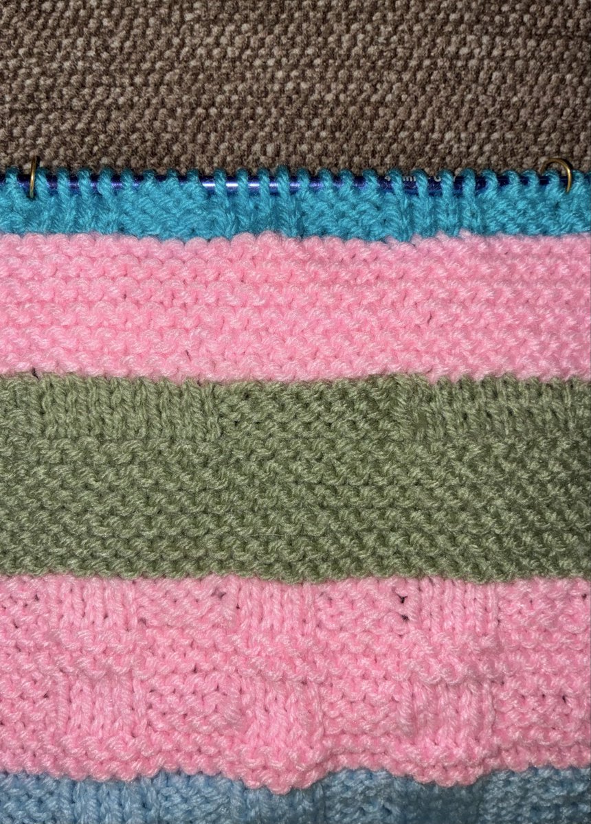 S_Stitcher's tweet photo. Wessagussett DewPoint & Temperature Tippet; knit; Day279; Dew Point 37°; Temp 55°; X
.
#WessagussettDewPoint &TemperatureTippet; #knit; #Day279; #DewPoint37°; #Temp55° #X https://t.co/nchgfumc9J