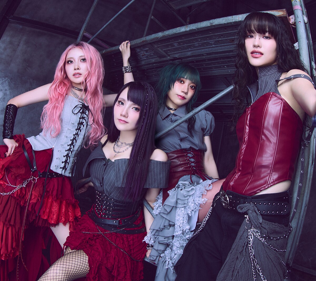 natalie_mu's tweet photo. 【特集】Zilqy「Birth of Riot」
12月に初Zepp Shinjukuワンマンに挑戦する新鋭モダンメタルアイコン

“寡黙でいたいドラマー”Kanoのソロインタビュー公開
Anna、Toki、Mihoのコメントも掲載

https://t.co/FCnP80QOQn

#zilqy https://t.co/ZJEca67J3r