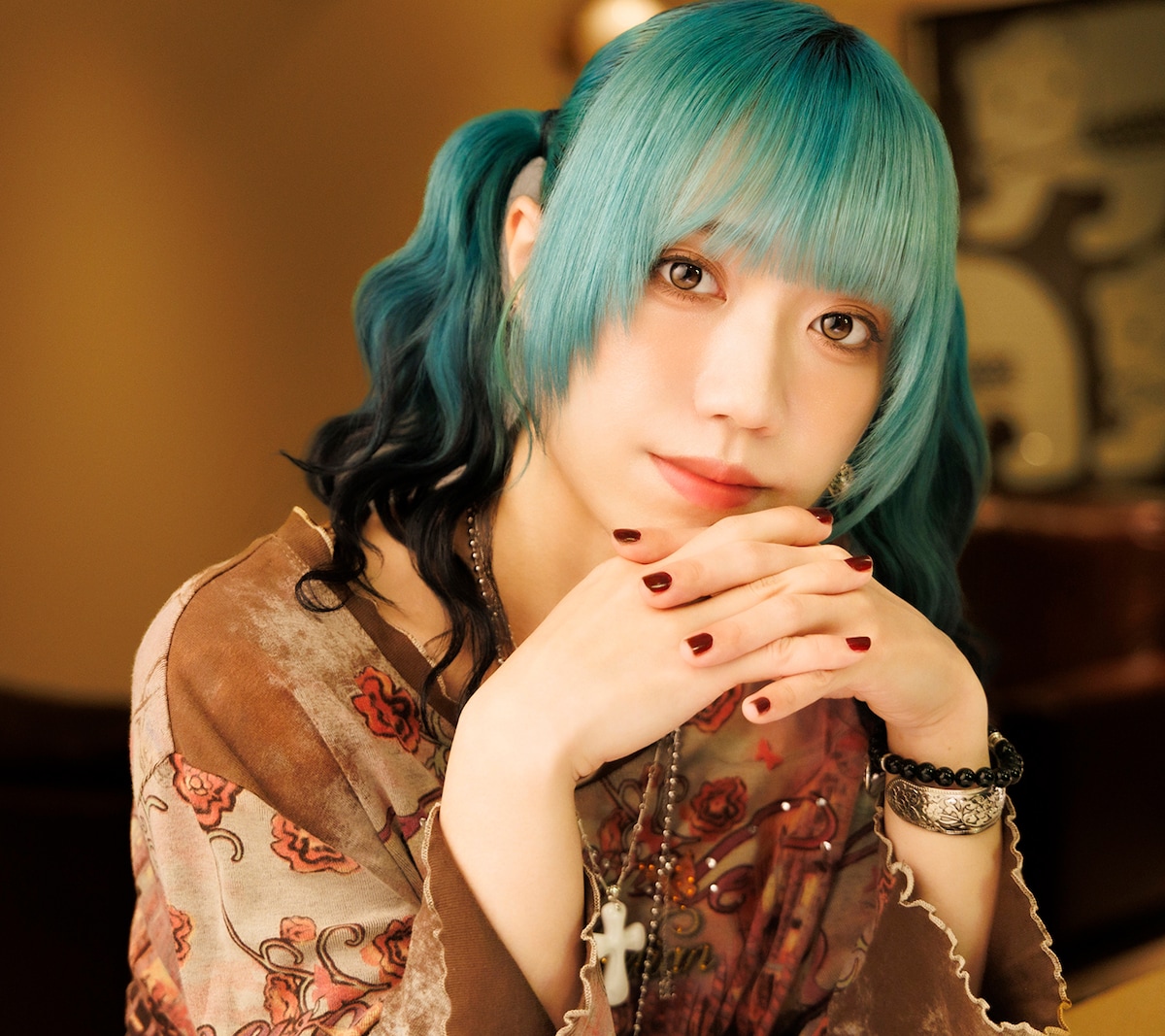 natalie_mu's tweet photo. 【特集】Zilqy「Birth of Riot」
12月に初Zepp Shinjukuワンマンに挑戦する新鋭モダンメタルアイコン

“寡黙でいたいドラマー”Kanoのソロインタビュー公開
Anna、Toki、Mihoのコメントも掲載

https://t.co/FCnP80QOQn

#zilqy https://t.co/ZJEca67J3r