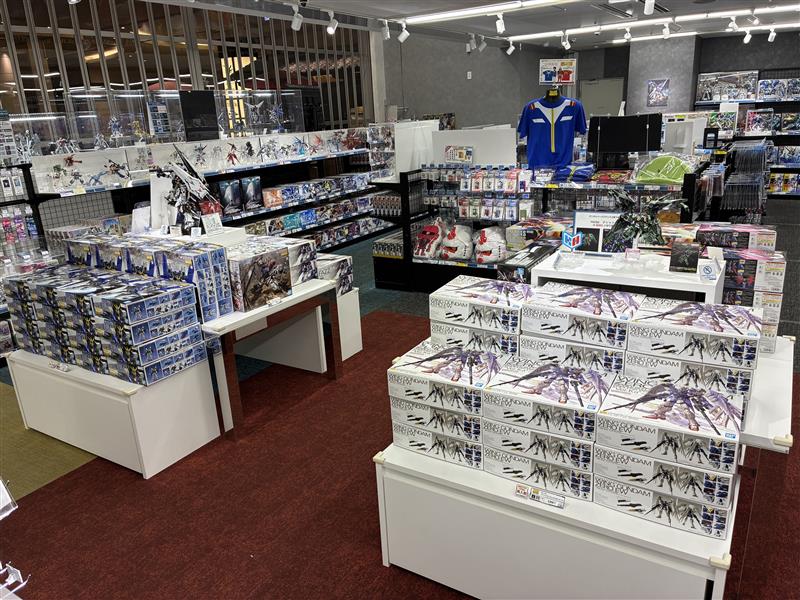 gundambase_t's tweet photo. ✈️今週の #ガンダムベースANNEX新千歳空港
　 店内の様子をお届け！

現在ANNEX新千歳空港店では
・PG UNLEASHED 1/60 RX-78-2 ガンダム
・MG 1/100 FAZZ Ver.Ka
・MG 1/100 スーパーガンダム
・MG 1/100 シャア専用ゲルググVer.2.0
・MG 1/100 ガンダムバルバトスルプスを始めとした商品が好評発売中です！
皆様のご来店をお待ちしております✨

※掲載画像は10月7日時点の店内写真です。
※商品の在庫状況は常に変動しており、ご来店時にお品切れとなっている場合がございます。
※お取り置き・在庫確保は承っておりません。