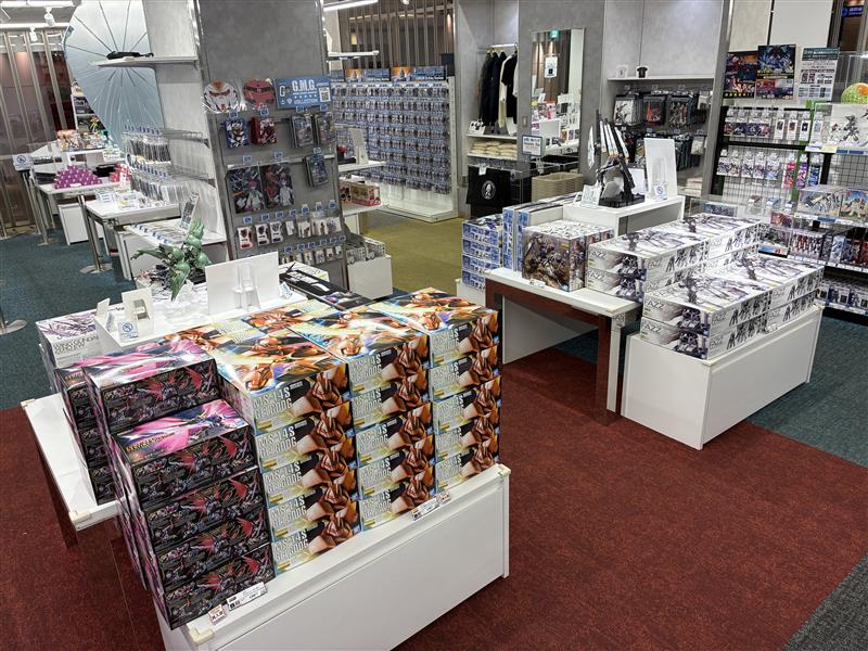 gundambase_t's tweet photo. ✈️今週の #ガンダムベースANNEX新千歳空港
　 店内の様子をお届け！

現在ANNEX新千歳空港店では
・PG UNLEASHED 1/60 RX-78-2 ガンダム
・MG 1/100 FAZZ Ver.Ka
・MG 1/100 スーパーガンダム
・MG 1/100 シャア専用ゲルググVer.2.0
・MG 1/100 ガンダムバルバトスルプスを始めとした商品が好評発売中です！
皆様のご来店をお待ちしております✨

※掲載画像は10月7日時点の店内写真です。
※商品の在庫状況は常に変動しており、ご来店時にお品切れとなっている場合がございます。
※お取り置き・在庫確保は承っておりません。