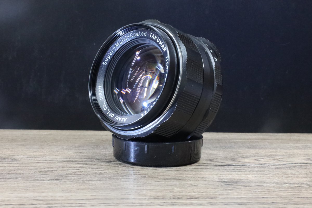 Hardoffcamera's tweet photo. Super-Multi-Coated TAKUMAR 1:1.4/50が中古品となりました。
後玉コーティングに濃いめのカビ侵入ありますのでC品になります。
ご興味あるかた是非どうぞ。
#ハードオフ八王子大和田
#ハードオフ https://t.co/nFKztEUo9D