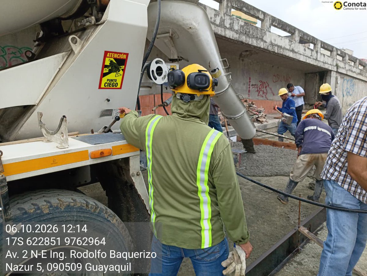 ObrasEnGYE's tweet photo. 🚧 Avanzan los trabajos en la Av. Rodolfo Baquerizo.

Inició la fundición del primer tramo de la losa de pavimento de hormigón en el carril derecho, a la altura de la Av. Agustín Freire Ycaza y Av. Rodolfo Baquerizo, lo que se suma a los avances en aceras y pavimento a la altura de la Av. José María Egas. 

De manera paralela, Interagua continúa con la reparación del colector de aguas servidas en la Av. José María Roura. 

Una vez culminados estos trabajos, se retomarán las actividades programadas en el tramo de la Av. Rodolfo Baquerizo que se vieron comprometidas por la tubería obstruida.

@aquilesalvarez
@taticoronelf

#GuayaquilNoSeDeTiene