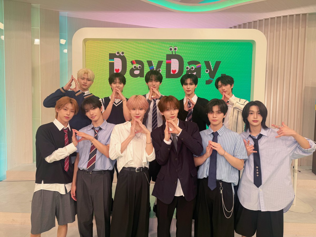 KO1KEYZofficial's tweet photo. [📸] 261007

日本テレビ「 #DayDay .」
DottiDottiコーナーに生出演しました！
ありがとうございました！

🍀⚾️🏃‍♂️🌟⚽️🐲🥔⚡️🍎🍰🎀🚀

KO1KEYZは本日デビュー！
＼気になった方はこちらをチェック／
MV 🔗https://t.co/o4P93rY2xD
Apple Music 🔗https://t.co/uY07UUEWhv
Spotify 🔗https://t.co/IvHyMGNIWn

@ntv_DayDay 
#KO1KEYZ
#KO1KEYZデビューおめでとう
#KO1KEYZ_1007_Debut