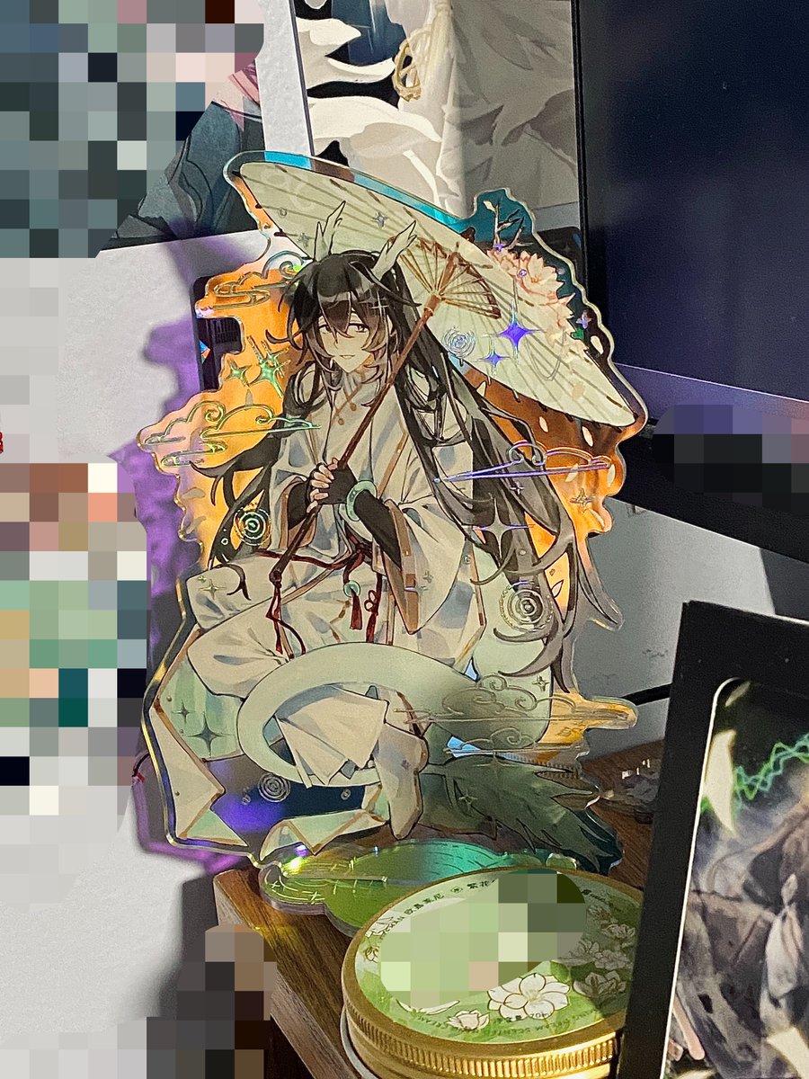 irkaoy's tweet photo. the truth is that i nervously and begrudgingly made this big hong lu standee because it was so expensive to manufacture, but now i’m starting to grow attached to it…fat https://t.co/HzLXjuIxZw