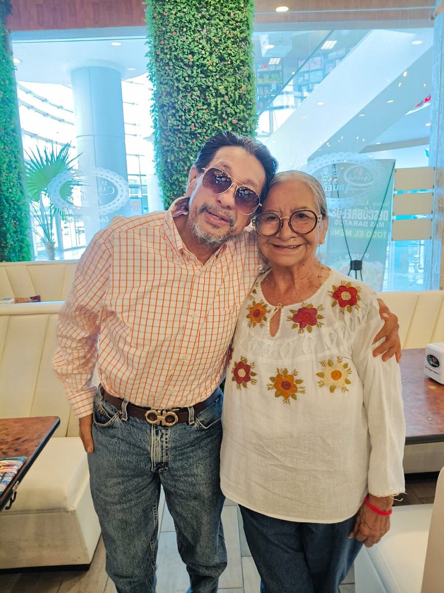 mapachestec's tweet photo. #Amigos Siempre un gusto saludar a los amigos y coincidir en el café para recordar añejas experiencias en la #ZonaNorte de nuestro querido #QuintanaRoo
Gracias por su apoyo  personal y profesional en los momentos difíciles de mi vida.
@egresadostec
@arquitecto_mx @LigiaSierraA https://t.co/o60BJaGQjB
