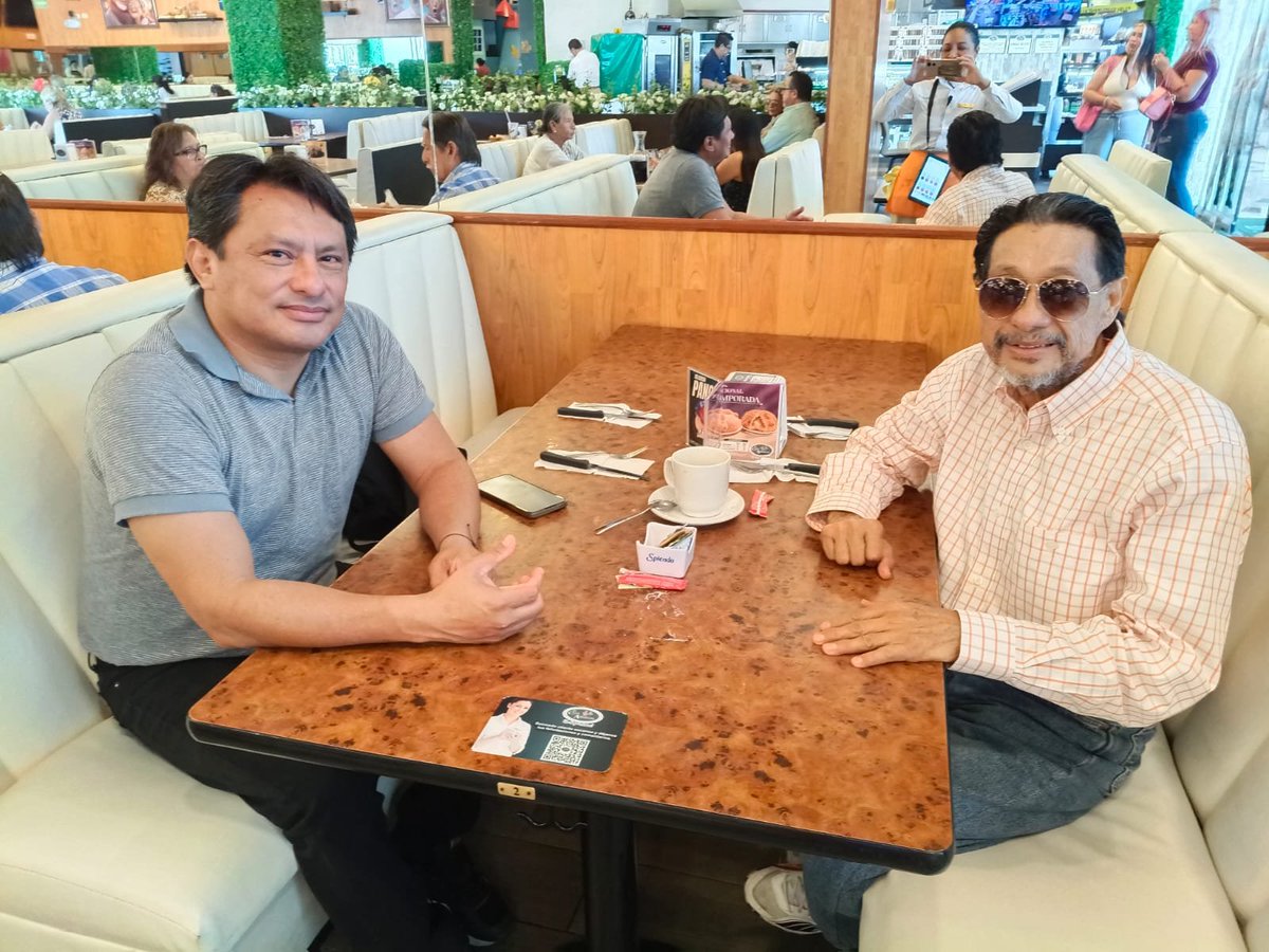 mapachestec's tweet photo. #Amigos Siempre un gusto saludar a los amigos y coincidir en el café para recordar añejas experiencias en la #ZonaNorte de nuestro querido #QuintanaRoo
Gracias por su apoyo  personal y profesional en los momentos difíciles de mi vida.
@egresadostec
@arquitecto_mx @LigiaSierraA https://t.co/o60BJaGQjB