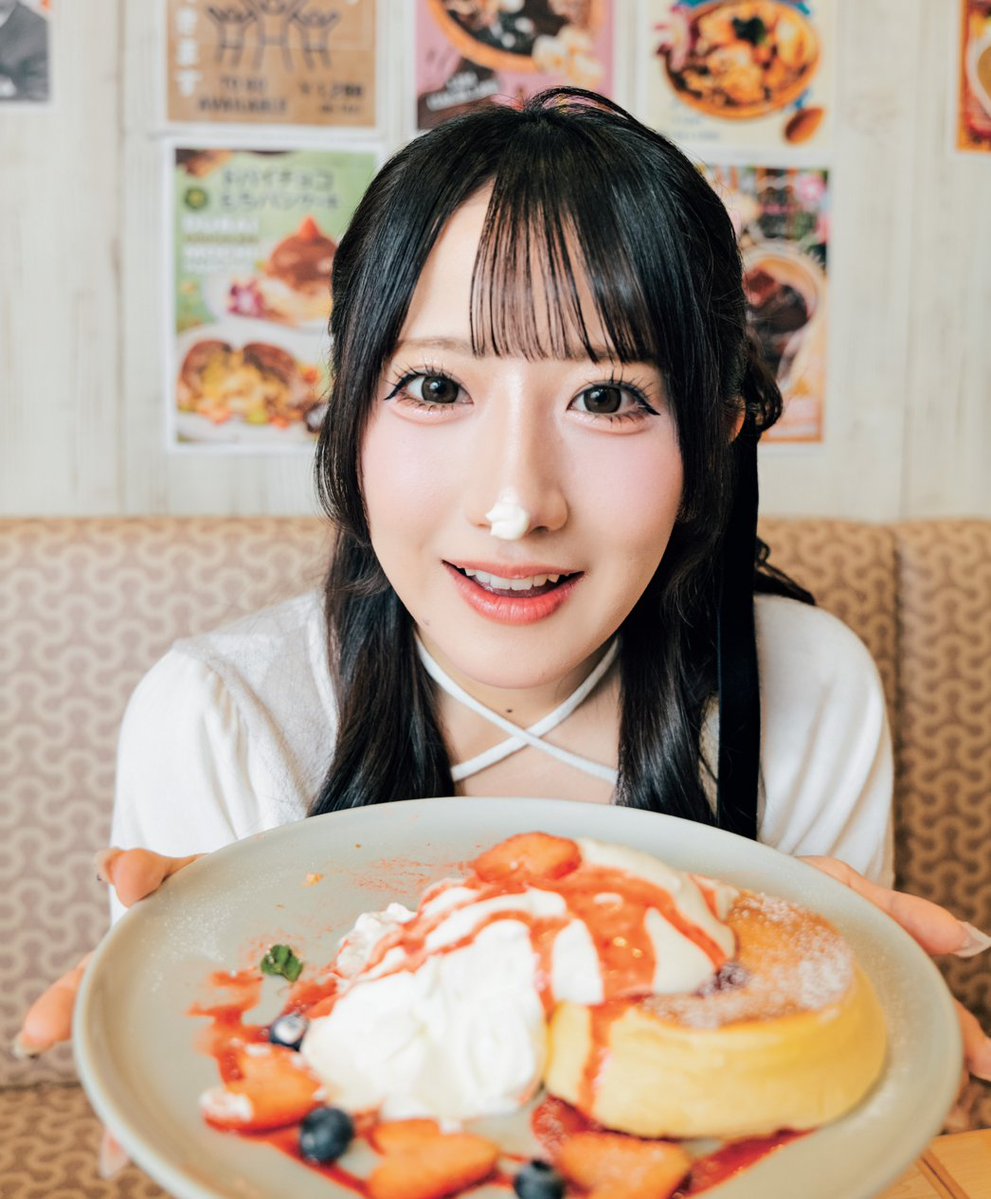 weekly_SPA's tweet photo. ／ 
#SKE48 の連載 #恋落ちSKE48 
＼ 
 
メンバー自ら考えた「相手を恋に落とす」シチュエーションを演じる✨
今回は #相川暖花 ちゃんが登場💘 
 
もっと読む 
👉 https://t.co/VrJ8hz1xRK
 
友達以上恋人未満の彼とパンケーキデート🥞
 
「クリームついちゃった。ねぇ、取って？」とあざとく甘えたい🩷
 
@honoka_ske48
@ske48official