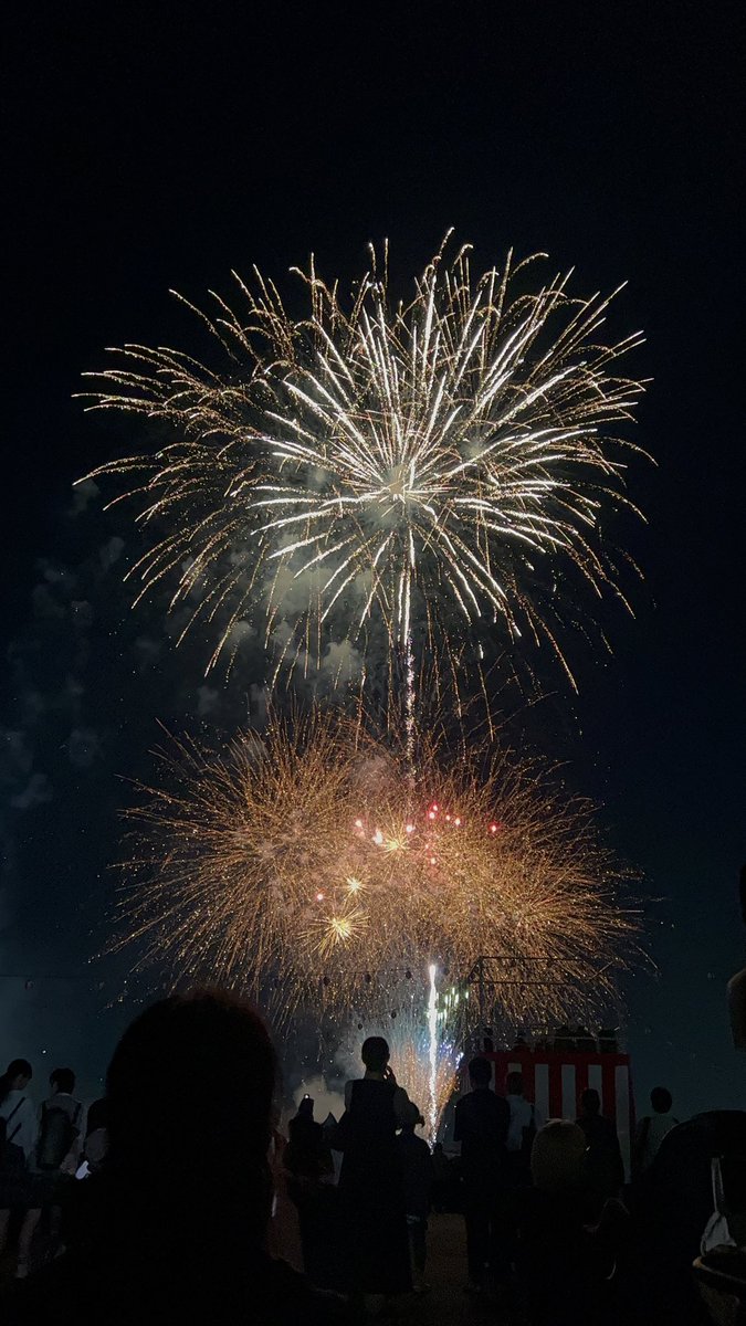 ymarcm648's tweet photo. #地元のおすすめ紹介
昨日は地元の自衛隊駐屯地の花火大会でした！毎年夏に開催されますが、暑さ対策でこの時期に🥰夜風が涼しくて最高でした♡
どこからでも綺麗に見えるし、心臓までドカンと響く花火に見惚れました🎆我が家の末っ子は衝撃的だったようで夜泣きでしたー🤣笑
#fammスクール https://t.co/aA9p0HT7DE