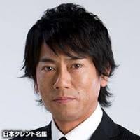 Kensera0214's tweet photo. 【『クイズ』この写真の人の「名前」をお答えください】

1969年生まれ、東京都出身。俳優。

88年に映画『SO WHAT』でデビュー。以降、映画やドラマなどで活躍する。

歯磨き粉のCM『アパガード』（サンギ）に出演し、“芸能人は歯が命”といフレーズが話題となった。

現在はバラエティ番組にも出演しており、多方面で活躍中。