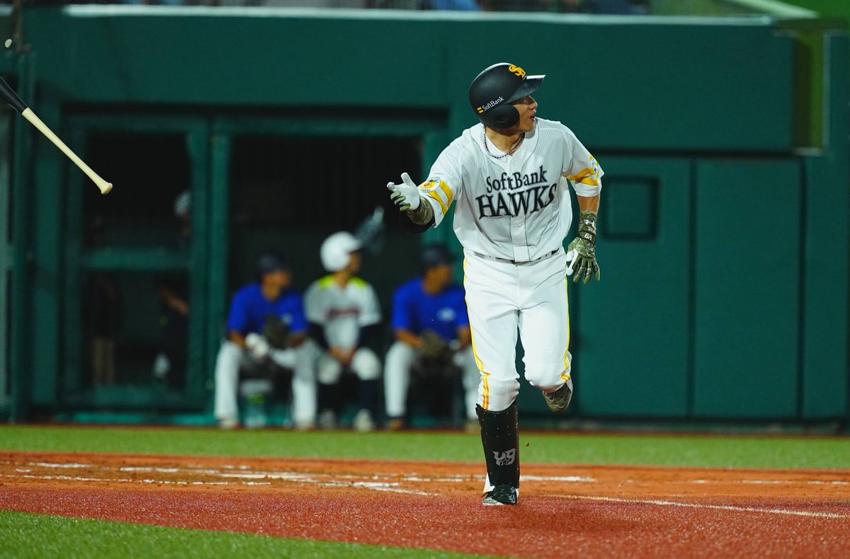 takafullc2's tweet photo. 【成績プレイバック】

柳田悠岐選手

試合：128
打率.302
本塁打：19
安打：139
二塁打：25
三塁打：0
打点：70
四球：26
出塁率.347

38歳シーズンにして打率3割を達成！

見事な“カムバック”を果たしました！

#sbhawks #鷹フル https://t.co/z6k0zDcLAw