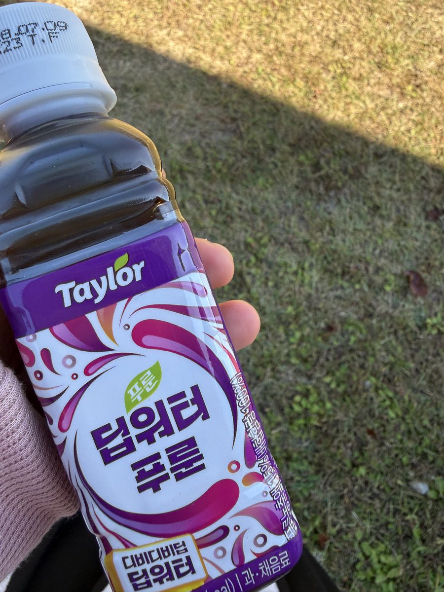 moaw_moaw's tweet photo. 대결 https://t.co/n2OwYrWBjw