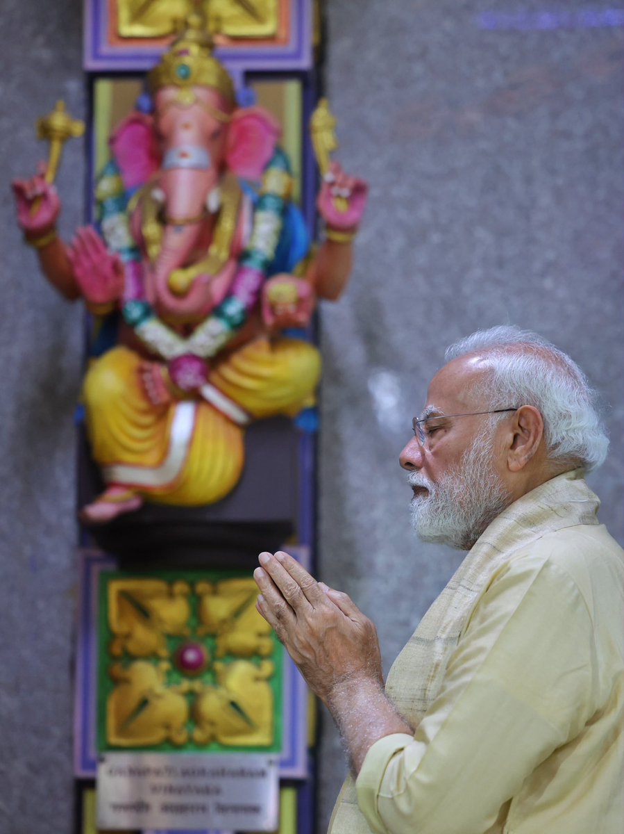 sambitswaraj's tweet photo. विनायक नमस्तेऽस्तु नमस्ते भक्तवत्सल।
भक्तप्रियाय शान्ताय महातेजस्विने नमः॥

माननीय प्रधानमंत्���ी श्री @narendramodi जी ने आज नई दिल्ली स्थित श्री विनायक मंदिर में दर्शन कर पूजा-अर्चना किया। https://t.co/GbRpdD9Bei