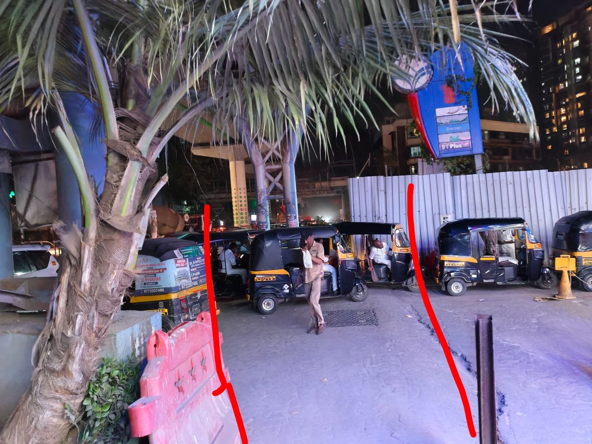 vmpworld's tweet photo. @mybmc why can't @mybmcWardS issue a Notice to this establishment for encroaching #Foothpath & inconveniencing the Citizens
Now two queue of #Rickshaws making citizens to step onto the main road risking themselves in traffic
@AshwiniBhide
@CMD__HPCL
@HPCL
@HPCL_Mumbai https://t.co/juO16gTOw1