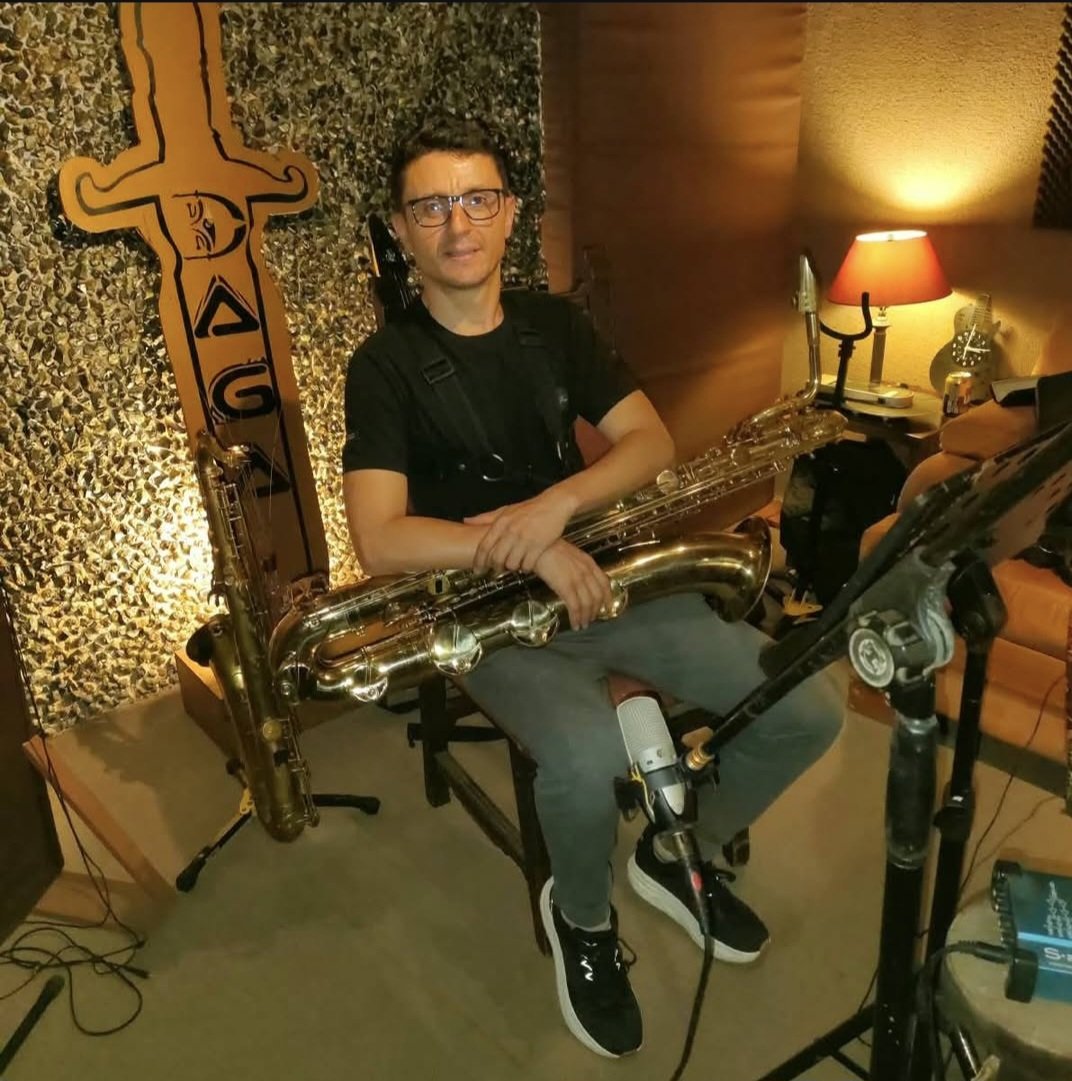 DagaProductions's tweet photo. Grabando con Jesion Monsalve saxofones lo nuevo de @GRUPOKBRE https://t.co/IGa9ATWPPC