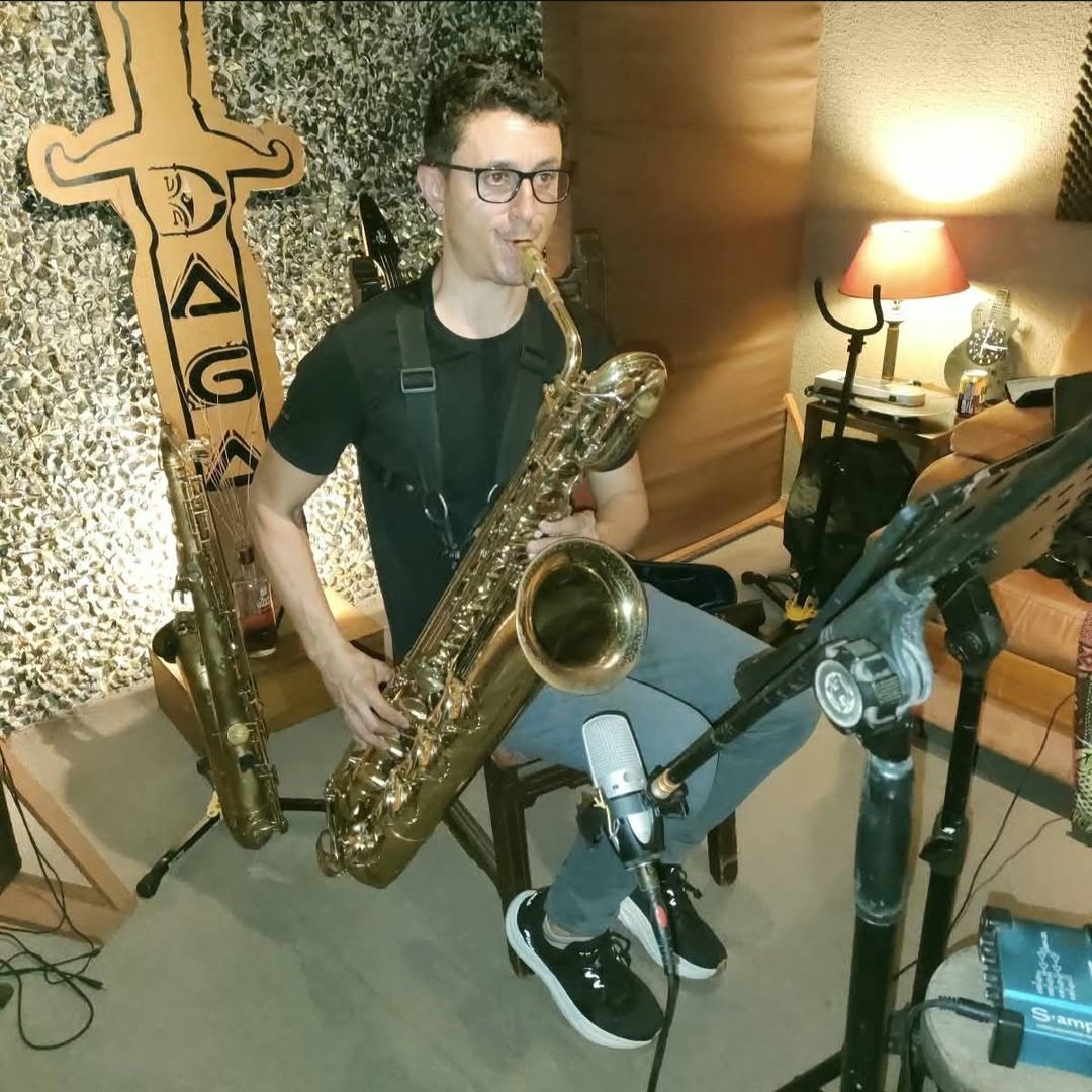 DagaProductions's tweet photo. Grabando con Jesion Monsalve saxofones lo nuevo de @GRUPOKBRE https://t.co/IGa9ATWPPC
