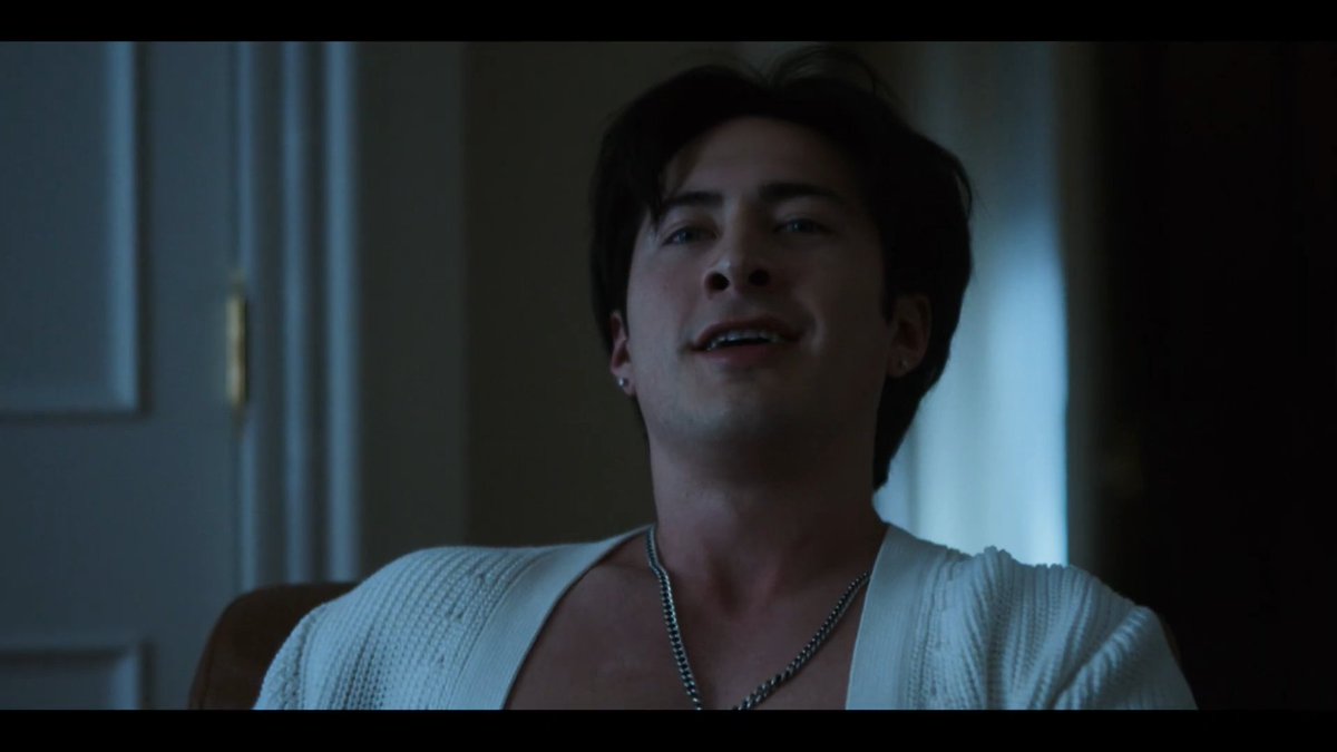 Hawwyii37's tweet photo. Based on the hairline, this is the character wearing a wig, Logan. So in this scene, Logan should be looking at Henry. Neither he nor Pam enjoys having sex with each other, they both want Henry, but Henry enjoys their pain. https://t.co/5Toywob11l