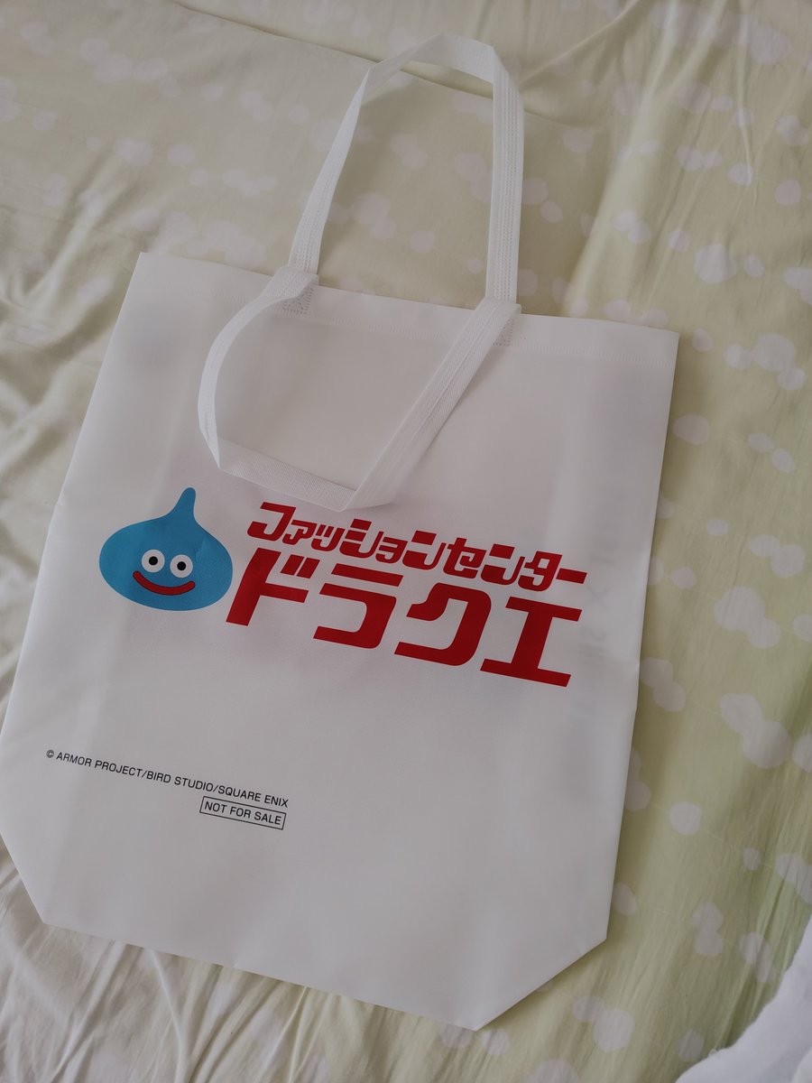 kairineko's tweet photo. ふっふっふ。朝イチでしまむら行ったさ。でも整理番号51番で、2、30分並んださ。この袋は五千円以上買い物するともらえるのさ！ https://t.co/KbyF2tp0rg