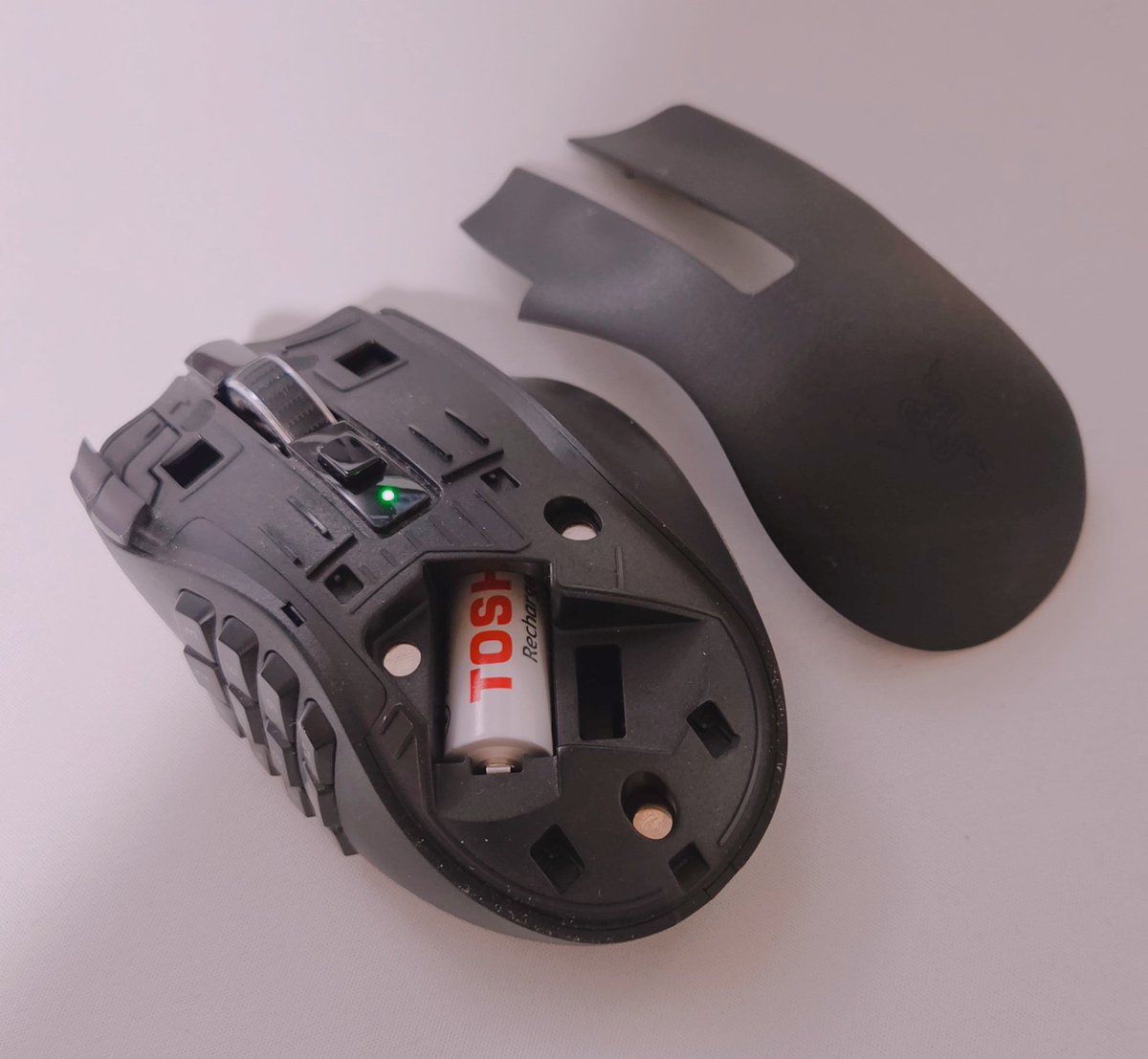 Akane_1990_'s tweet photo. Naga V2君、1万円切ってるなら普通におすすめ！MMOはもちろん普段使いも便利だし、何より電池式なのが良き！普段使いで充電式だと「うっかり充電忘れ」とか無くなって、電池入れ替えるだけでひと月以上持つし♪ https://t.co/ttttG1vRSH