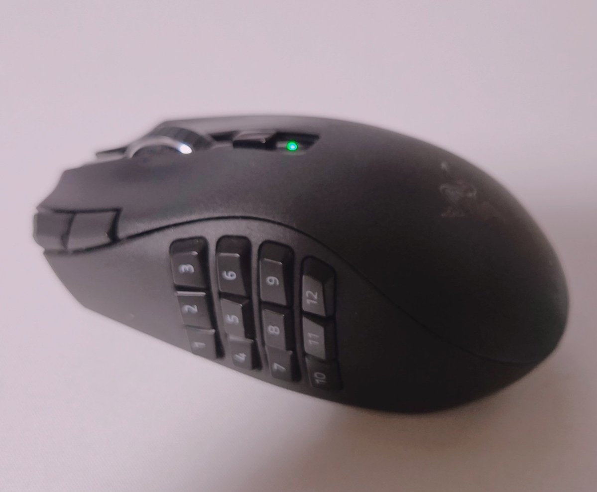 Akane_1990_'s tweet photo. Naga V2君、1万円切ってるなら普通におすすめ！MMOはもちろん普段使いも便利だし、何より電池式なのが良き！普段使いで充電式だと「うっかり充電忘れ」とか無くなって、電池入れ替えるだけでひと月以上持つし♪ https://t.co/ttttG1vRSH