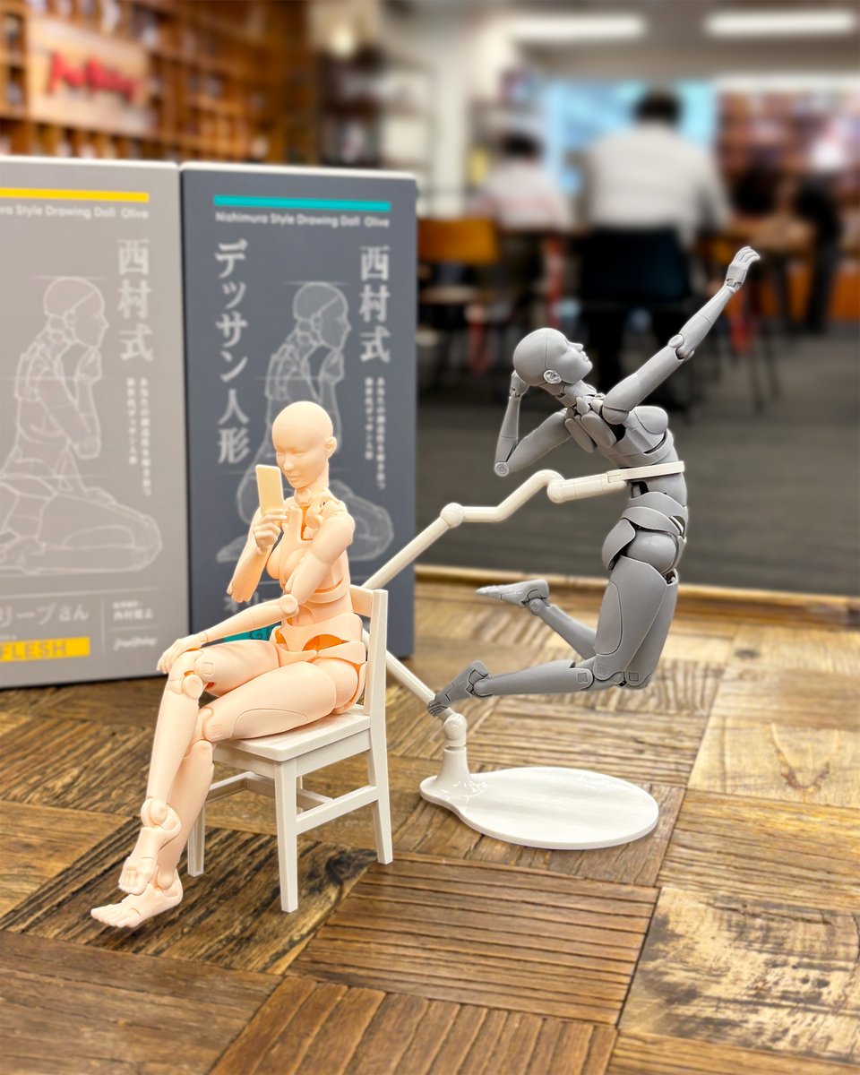 official_MXF's tweet photo. ／
　理想のデッサン人形、ついに発売！✨
＼ 

◤￣￣￣￣￣￣￣￣￣￣◥
西村式デッサン人形 オリーブさん 
GRAY/FLESH
📌https://t.co/lalXZCvYmO
◣＿＿＿＿＿＿＿＿＿＿◢

ご予約いただいた皆さまのお手元にも届いている頃でしょうか？📦

「どんなポーズも人体として自然に、思いのままとれる『理想のデッサン人形』があったら、もっと手軽に明解に人物のイラストが描けるのではないか」
開発者 #西村健志 氏のそんな思いから生まれたのが本商品です。

人体以上の可動域はあえて制限することで、誰が触っても違和感のないポージングを実現！
ぜひ、たくさん触って動かしてみてください！

【 お知らせ 】
ご好評につき、再販を検討中！
今回購入できなかった方も、ぜひ楽しみにお待ちいただけますと幸いです。

 #西村式デッサン人形 
 #maxfactory