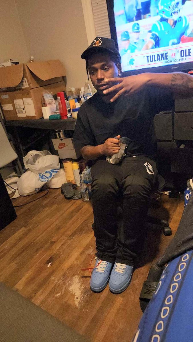 sidedaddynino's tweet photo. I low-key need to gone let this android go huh🤔😂 #photodump #southmemphis #memphis901 https://t.co/TtSen0T014
